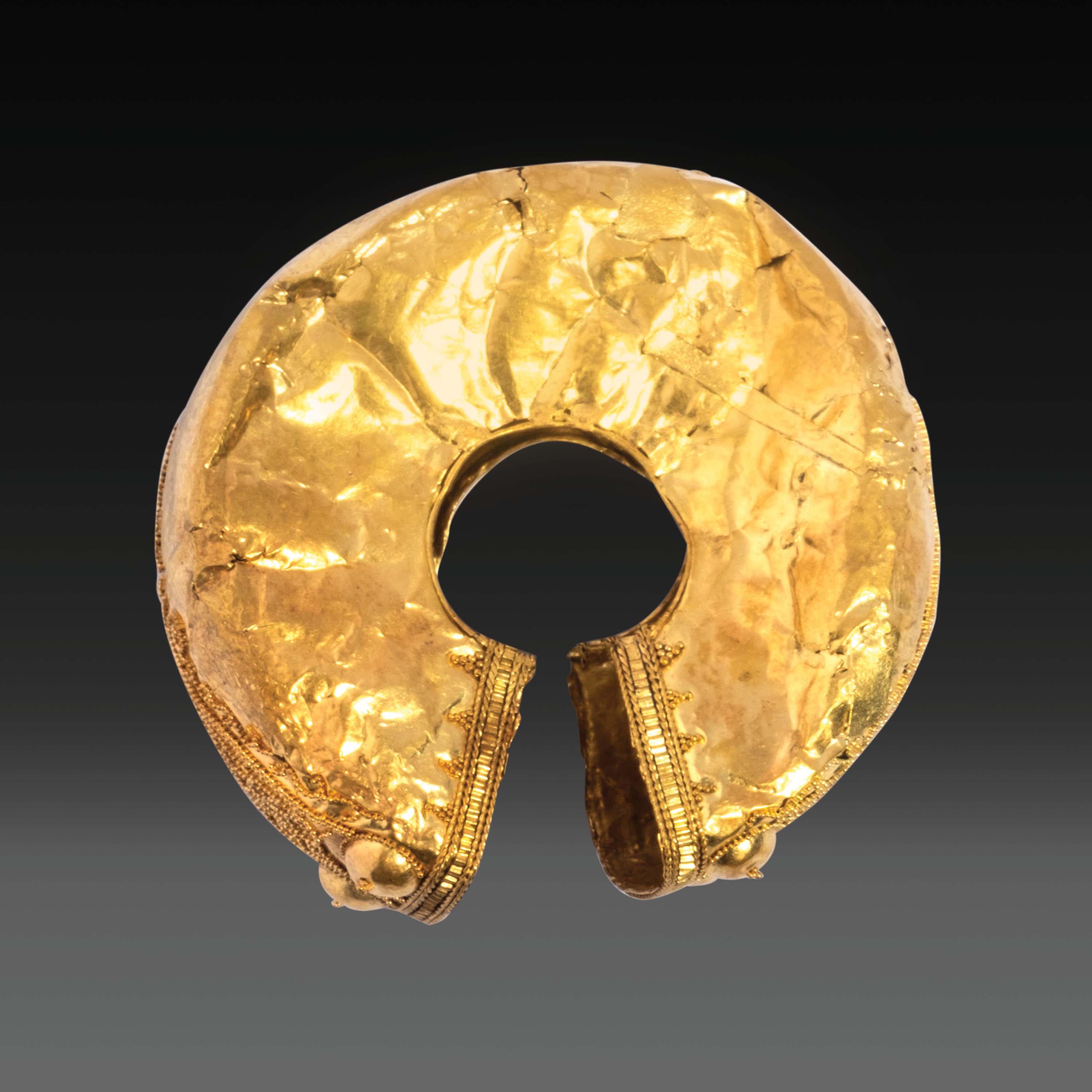 Excavated Barter Ring in 24k – león exchange 35th online auction 2025 ...